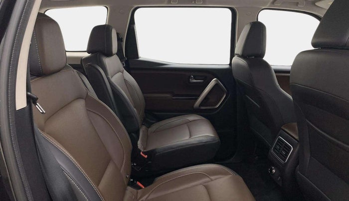 2024 Mahindra SCORPIO-N Z8 L PETROL MT 7 STR, Petrol, Manual, 22,469 km, Right Side Rear Door Cabin