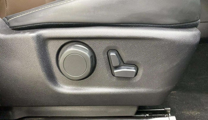 2024 Mahindra SCORPIO-N Z8 L PETROL MT 7 STR, Petrol, Manual, 22,469 km, Driver Side Adjustment Panel