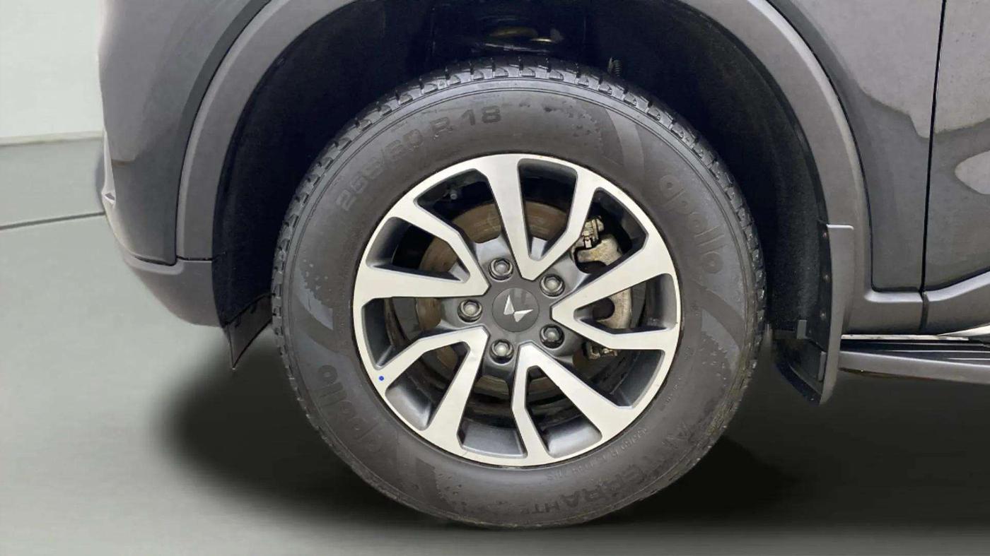 2024 Mahindra SCORPIO-N Z8 L PETROL MT 7 STR, Petrol, Manual, 22,469 km, Left Front Wheel