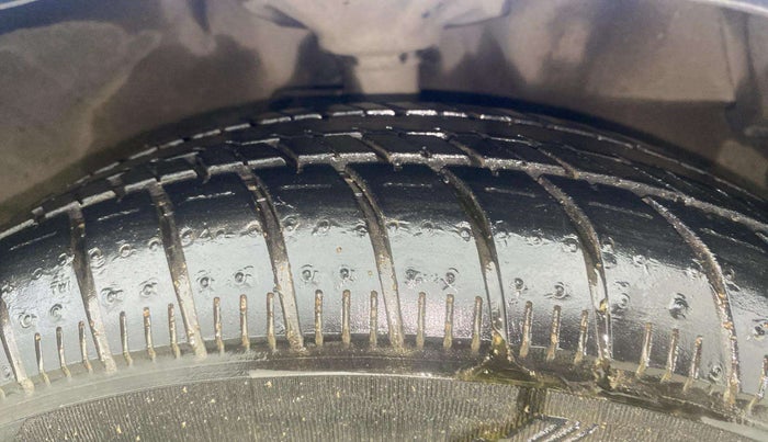 2016 Maruti Celerio ZXI AMT, CNG, Automatic, 68,899 km, Right Front Tyre Tread