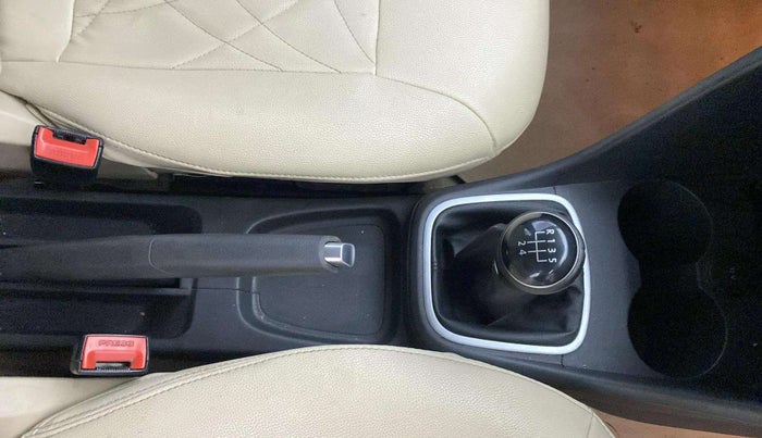2016 Volkswagen Polo HIGHLINE1.5L, Diesel, Manual, 65,086 km, Gear Lever