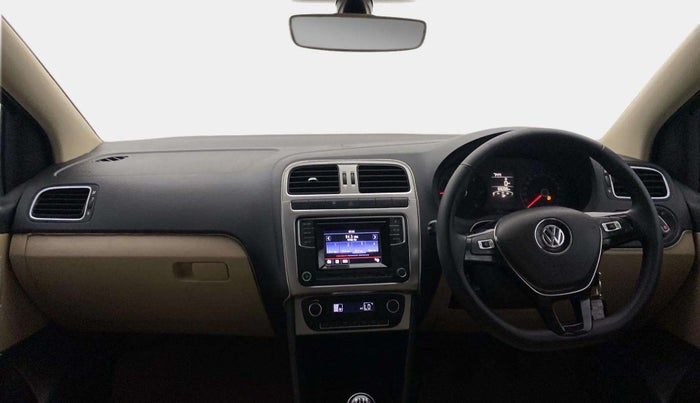 2016 Volkswagen Polo HIGHLINE1.5L, Diesel, Manual, 65,086 km, Dashboard