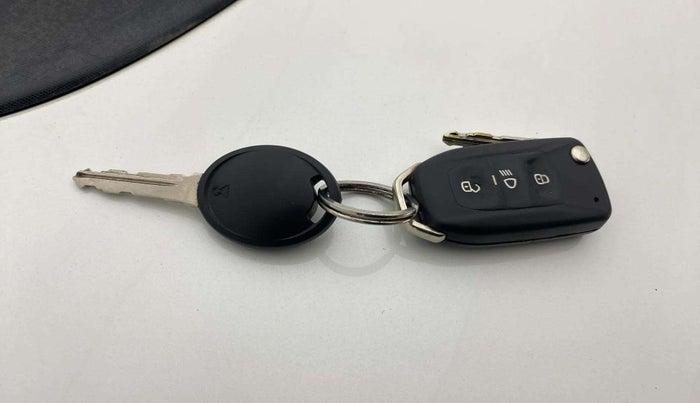 2017 Tata Tiago XZ PETROL, Petrol, Manual, 63,385 km, Key Close Up