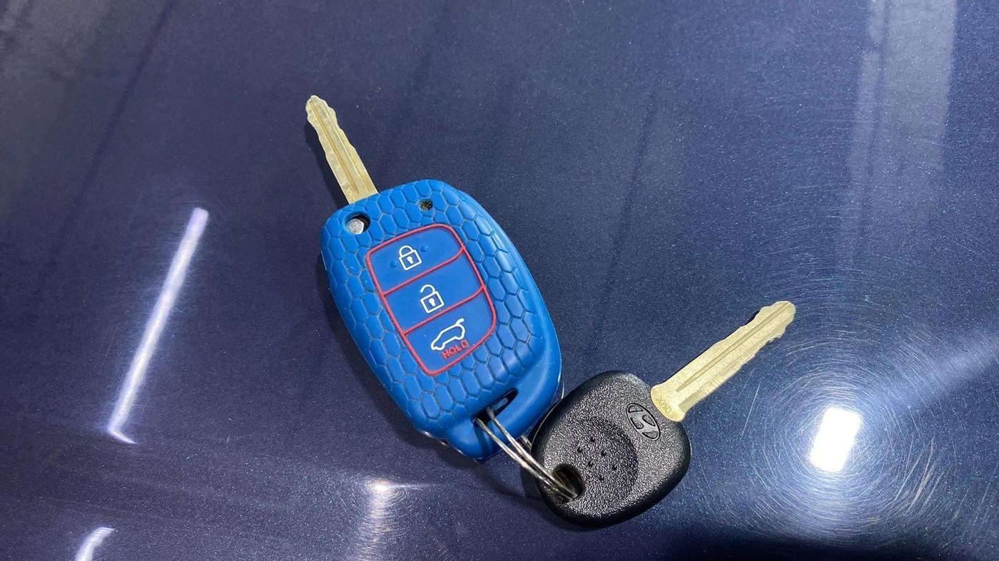 2022 Hyundai VENUE S+ 1.2, Petrol, Manual, 20,676 km, Key Close Up