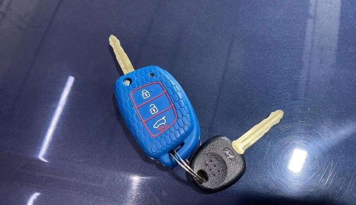 2022 Hyundai VENUE S+ 1.2, Petrol, Manual, 20,434 km, Key Close Up