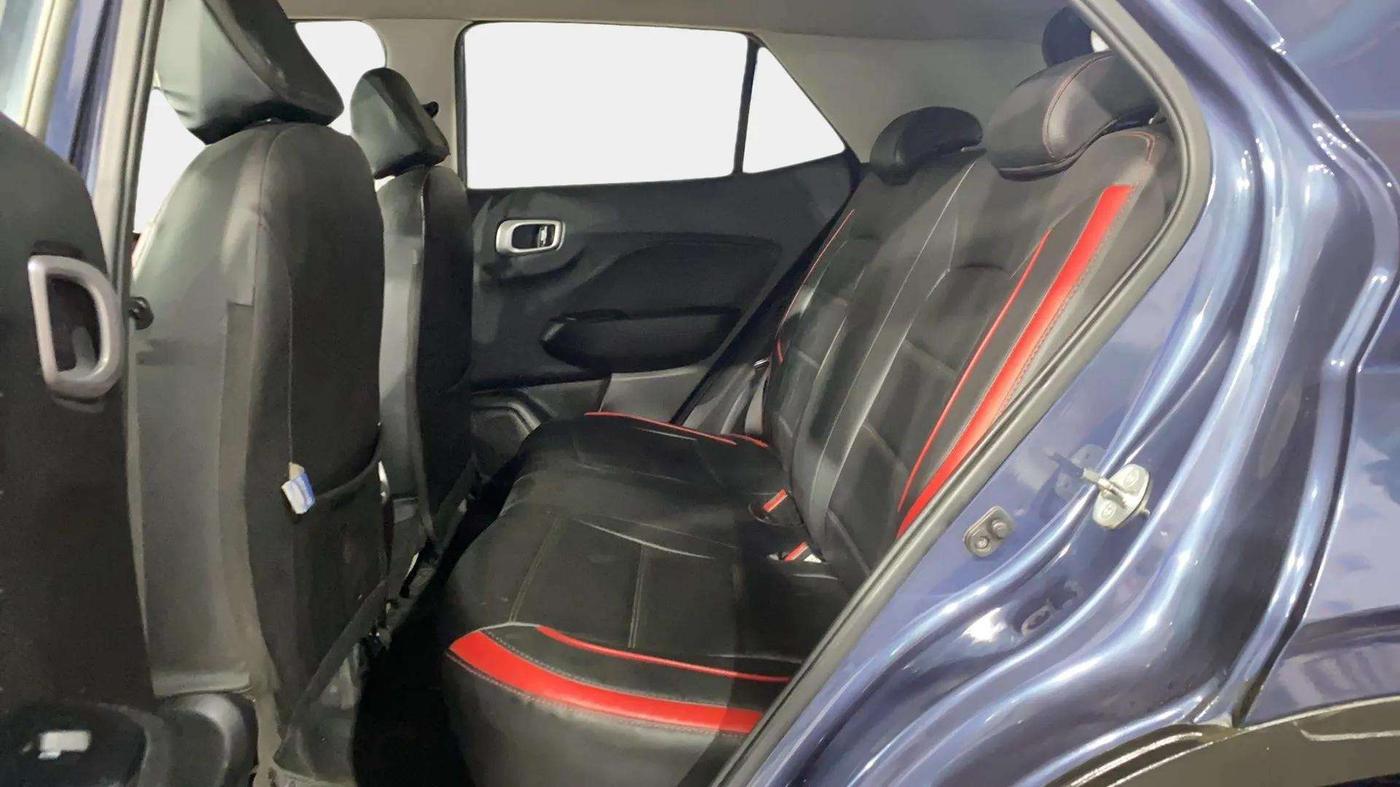 2022 Hyundai VENUE S+ 1.2, Petrol, Manual, 20,676 km, Right Side Rear Door Cabin