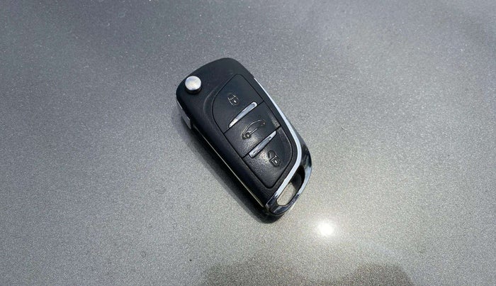 2019 Maruti Swift VDI AMT, Diesel, Automatic, 1,42,610 km, Key Close Up