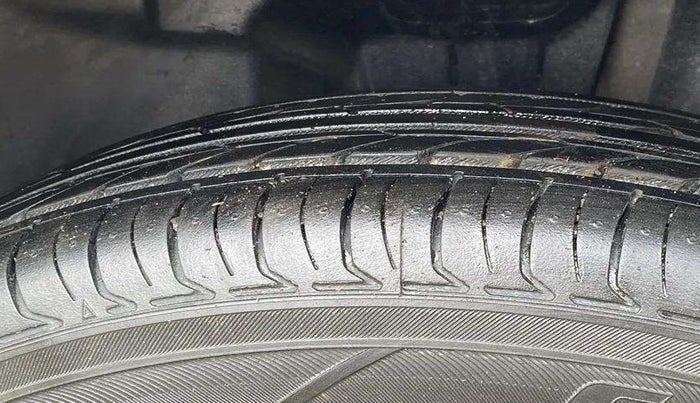 2019 Maruti Swift VDI AMT, Diesel, Automatic, 1,42,610 km, Left Front Tyre Tread