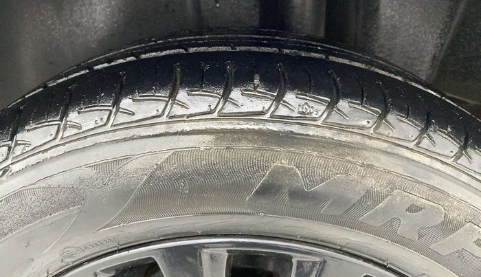 2018 Maruti Ciaz DELTA 1.5 SHVS MT PETROL, Petrol, Manual, 49,626 km, Left Rear Tyre Tread