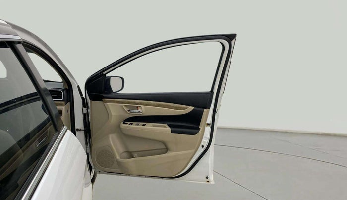 2018 Maruti Ciaz DELTA 1.5 SHVS MT PETROL, Petrol, Manual, 49,626 km, RHS Front Door