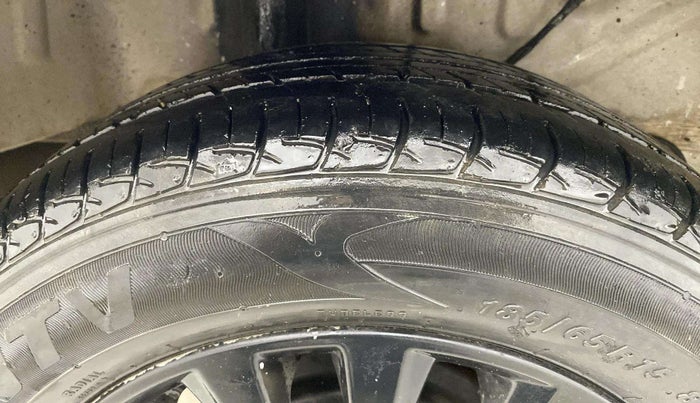2018 Maruti Ciaz DELTA 1.5 SHVS MT PETROL, Petrol, Manual, 49,626 km, Right Rear Tyre Tread