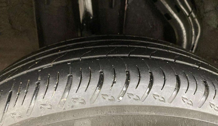 2022 Nissan MAGNITE XV PREMIUM TURBO (O), Petrol, Manual, 71,430 km, Right Rear Tyre Tread