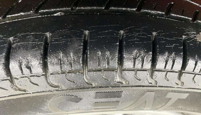 2015 Maruti Alto 800 LXI, Petrol, Manual, 9,397 km, Left Front Tyre Tread