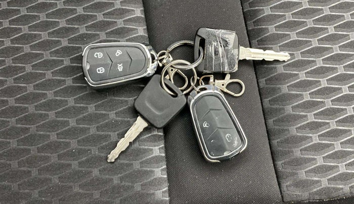 2024 Nissan MAGNITE XE, Petrol, Manual, 22,343 km, Key Close Up