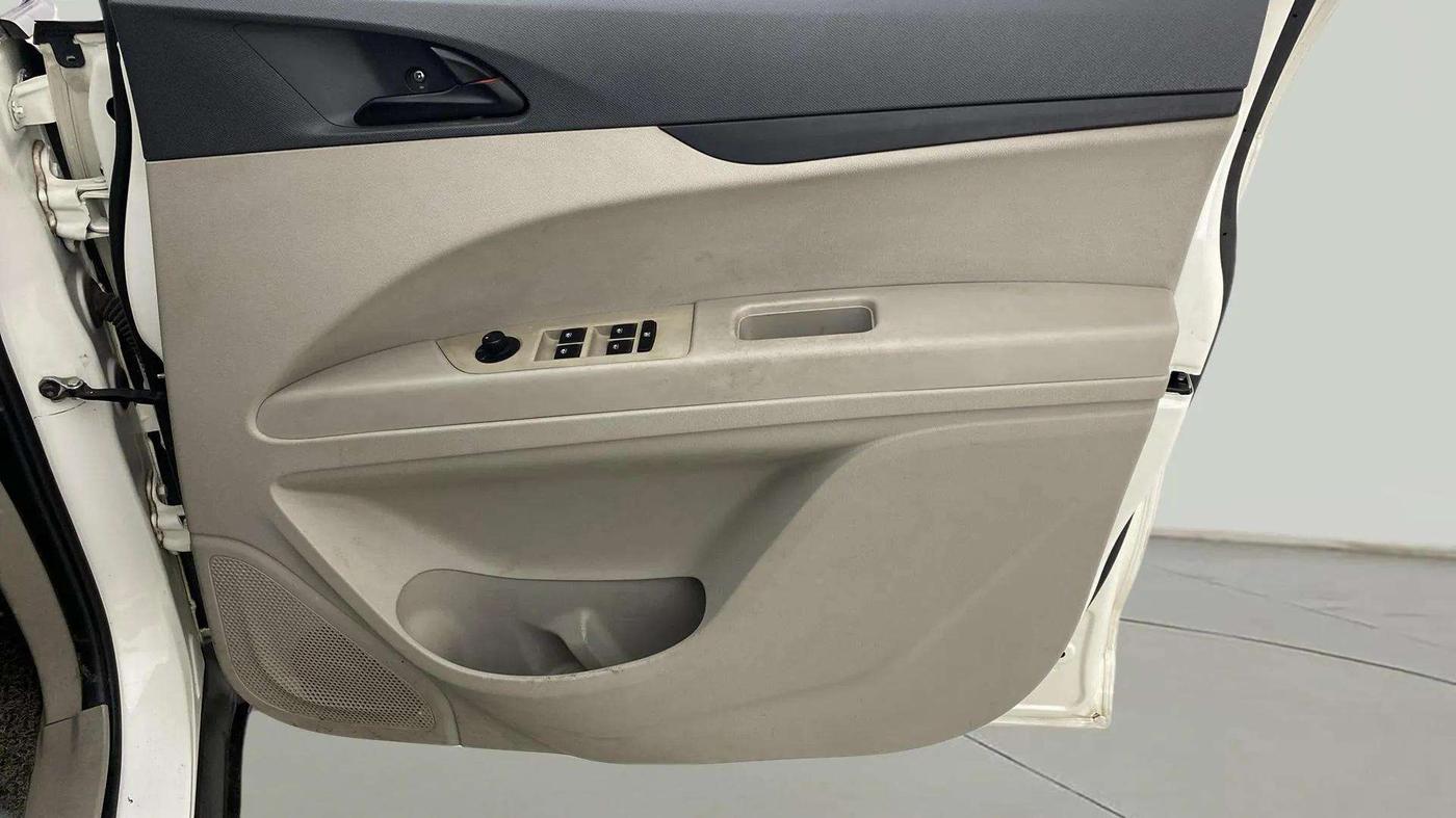 2019 Mahindra MARAZZO M4 8 STR, Diesel, Manual, 33,317 km, Driver Side Door Panels Control