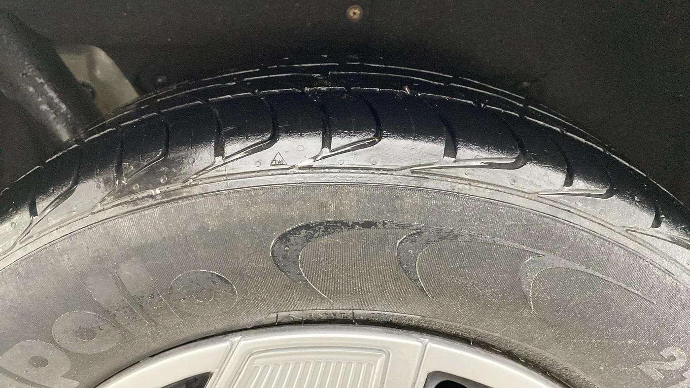 2019 Mahindra MARAZZO M4 8 STR, Diesel, Manual, 33,317 km, Right Rear Tyre Tread