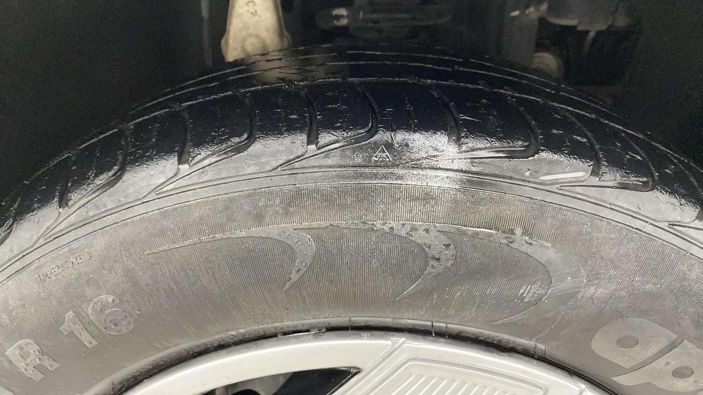 2019 Mahindra MARAZZO M4 8 STR, Diesel, Manual, 33,317 km, Right Front Tyre Tread