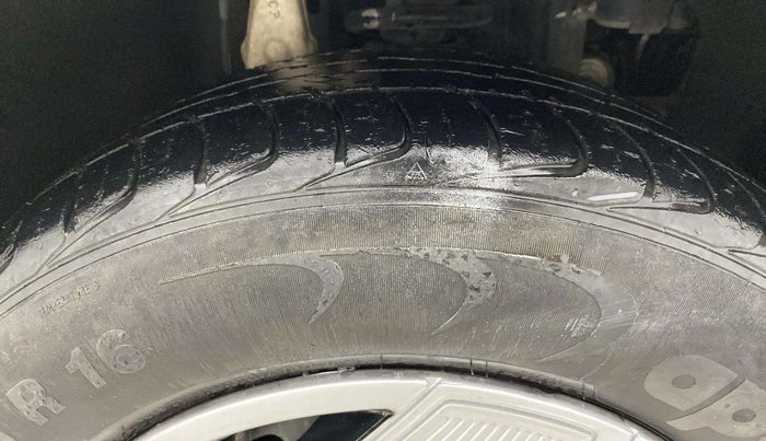 2019 Mahindra MARAZZO M4 8 STR, Diesel, Manual, 33,215 km, Right Front Tyre Tread