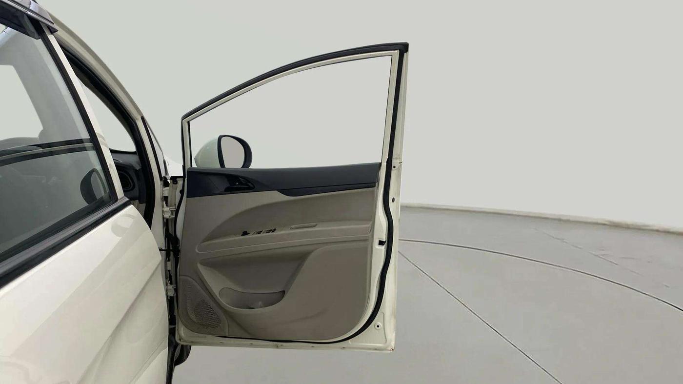 2019 Mahindra MARAZZO M4 8 STR, Diesel, Manual, 33,317 km, RHS Front Door