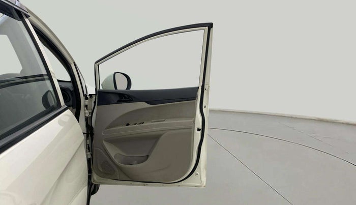 2019 Mahindra MARAZZO M4 8 STR, Diesel, Manual, 33,215 km, RHS Front Door