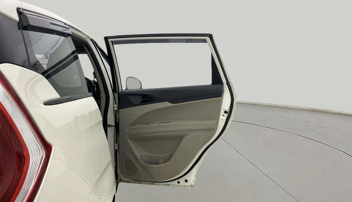 2019 Mahindra MARAZZO M4 8 STR, Diesel, Manual, 33,215 km, RHS Rear Door