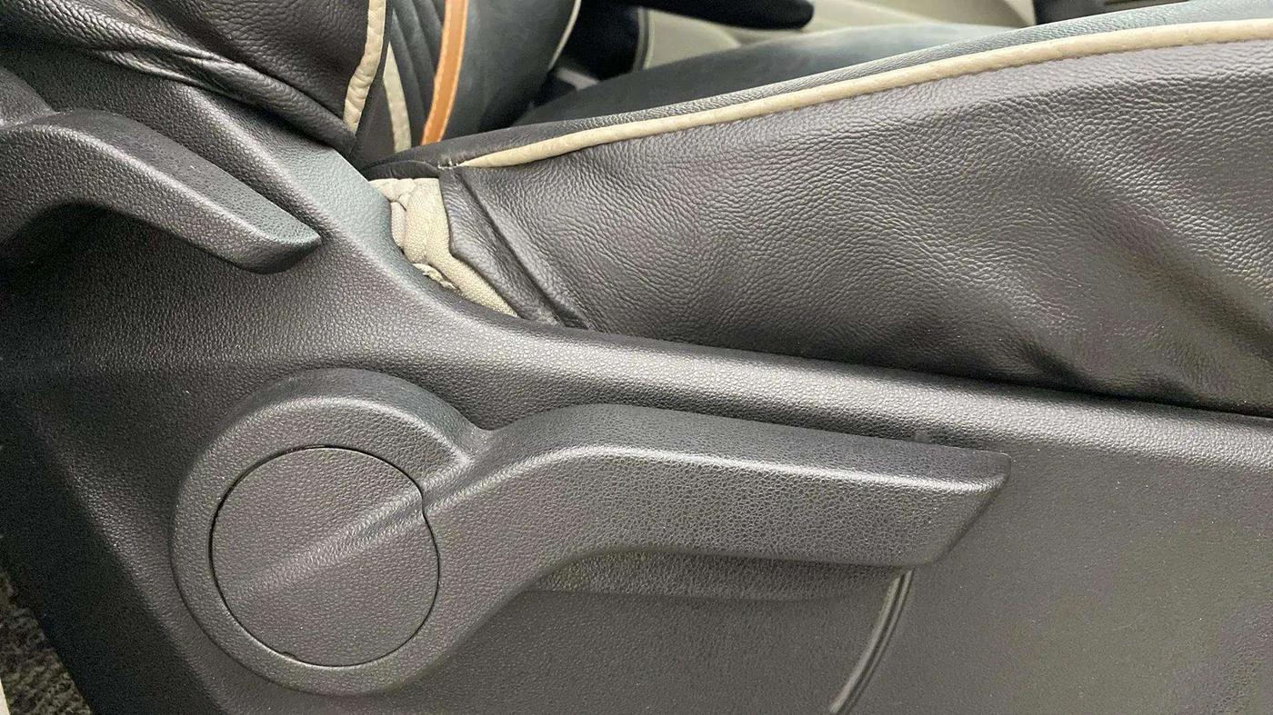 2019 Mahindra MARAZZO M4 8 STR, Diesel, Manual, 33,317 km, Driver Side Adjustment Panel