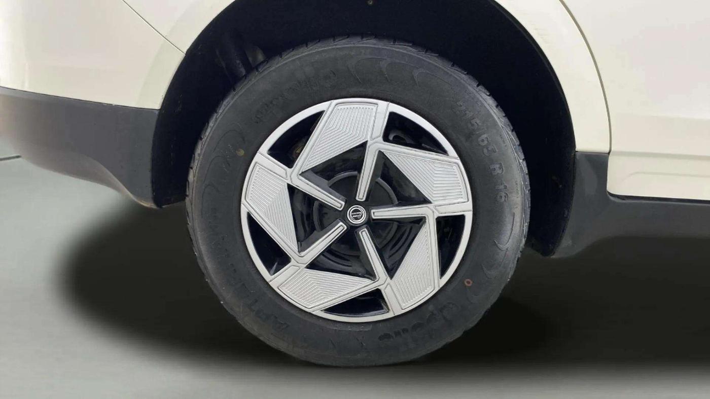 2019 Mahindra MARAZZO M4 8 STR, Diesel, Manual, 33,317 km, Right Rear Wheel