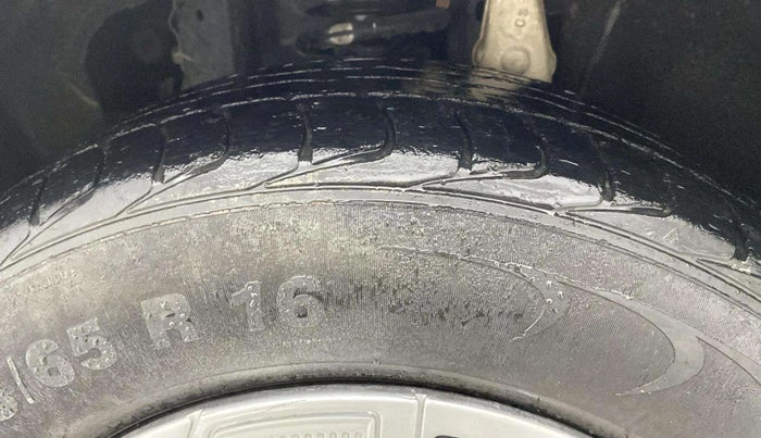 2019 Mahindra MARAZZO M4 8 STR, Diesel, Manual, 33,215 km, Left Front Tyre Tread