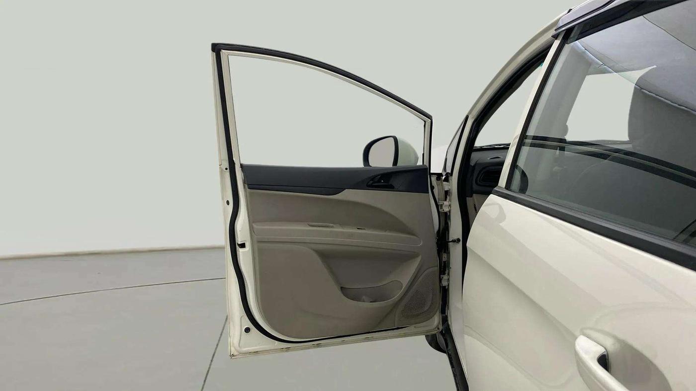 2019 Mahindra MARAZZO M4 8 STR, Diesel, Manual, 33,317 km, LHS Front Door