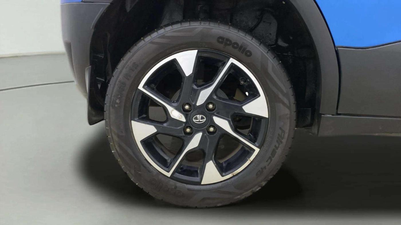 2021 Tata PUNCH CREATIVE IRA 1.2 RTN DUAL TONE, Petrol, Manual, 14,978 km, Right Rear Wheel