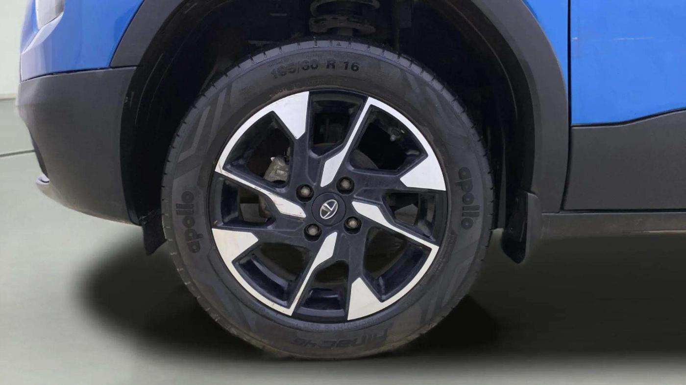 2021 Tata PUNCH CREATIVE IRA 1.2 RTN DUAL TONE, Petrol, Manual, 14,978 km, Left Front Wheel