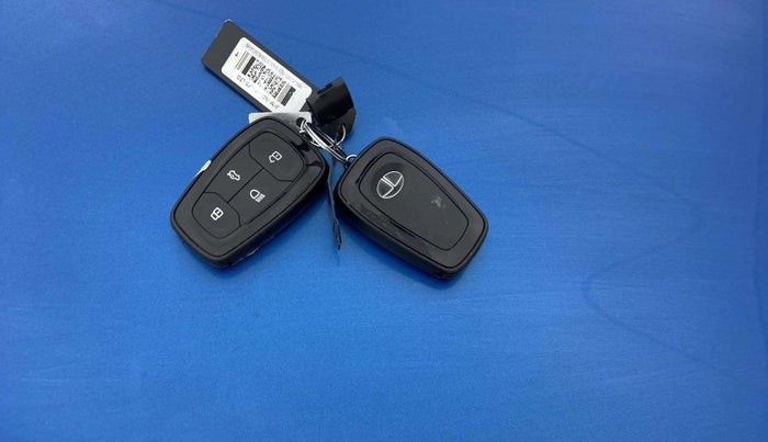 2021 Tata PUNCH CREATIVE IRA 1.2 RTN DUAL TONE, Petrol, Manual, 14,978 km, Key Close Up