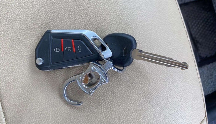 2016 Hyundai Eon ERA +, Petrol, Manual, 74,612 km, Key Close Up
