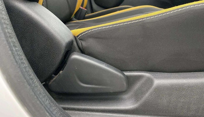 2022 Renault Kwid CLIMBER AMT 1.0, Petrol, Automatic, 29,113 km, Driver Side Adjustment Panel