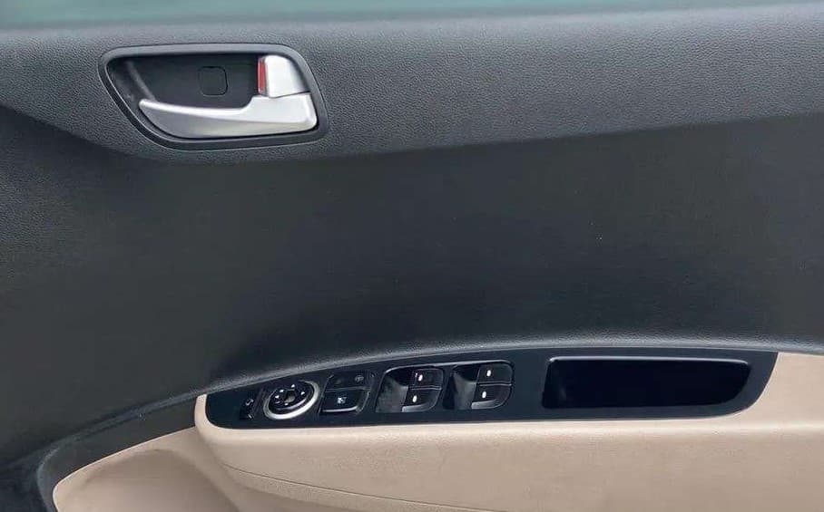 2018 Hyundai Xcent SX 1.2 CRDI, Diesel, Manual, 1,06,041 km, Driver Side Door Panels Control