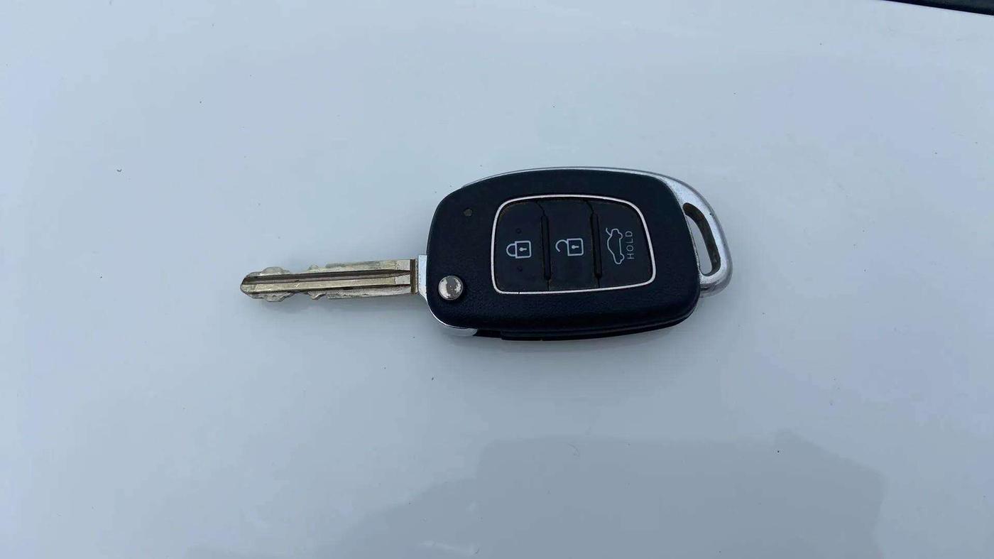 2018 Hyundai Xcent SX 1.2 CRDI, Diesel, Manual, 1,06,041 km, Key Close Up