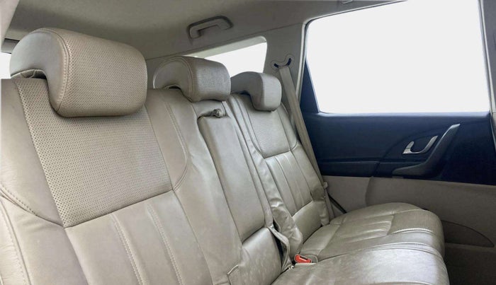 2016 Mahindra XUV500 W8 1.99, Diesel, Manual, 41,155 km, Right Side Rear Door Cabin