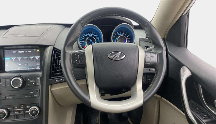 2016 Mahindra XUV500 W8 1.99, Diesel, Manual, 41,155 km, Steering Wheel Close Up