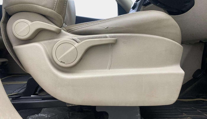 2016 Mahindra XUV500 W8 1.99, Diesel, Manual, 41,155 km, Driver Side Adjustment Panel