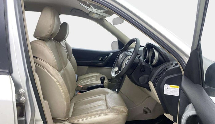 2016 Mahindra XUV500 W8 1.99, Diesel, Manual, 41,155 km, Right Side Front Door Cabin