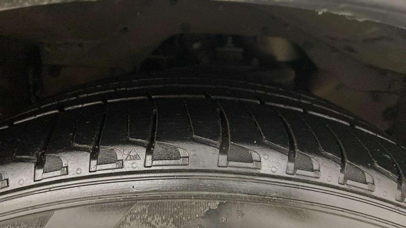 2018 Tata Hexa XT 4X2 7 STR, Diesel, Manual, 1,41,965 km, Right Front Tyre Tread