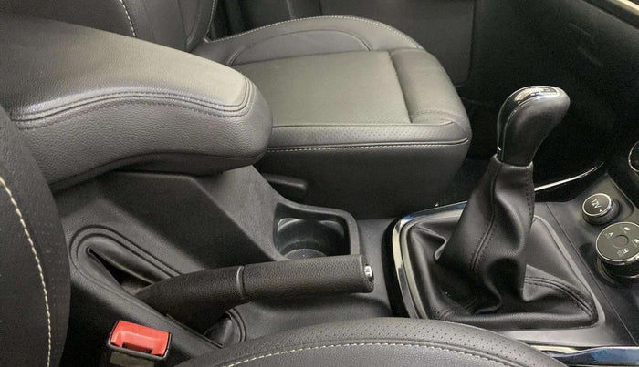 2018 Tata Hexa XT 4X2 7 STR, Diesel, Manual, 1,41,922 km, Gear Lever