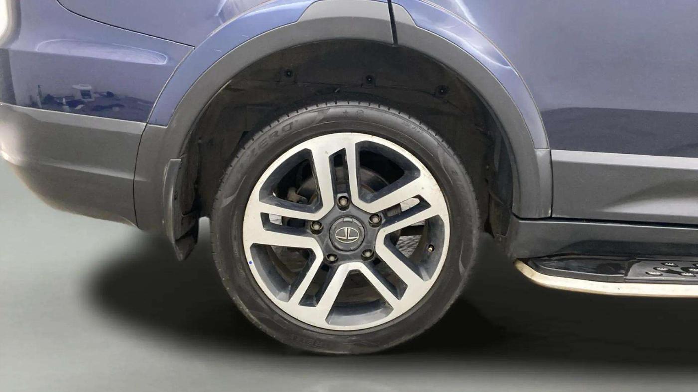 2018 Tata Hexa XT 4X2 7 STR, Diesel, Manual, 1,41,965 km, Right Rear Wheel