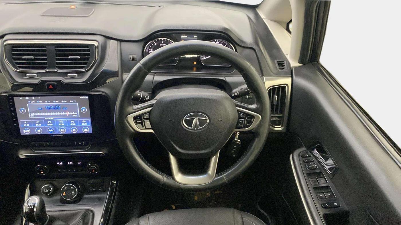 2018 Tata Hexa XT 4X2 7 STR, Diesel, Manual, 1,41,965 km, Steering Wheel Close Up