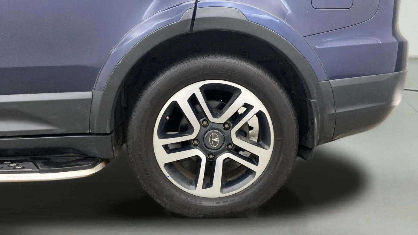 2018 Tata Hexa XT 4X2 7 STR, Diesel, Manual, 1,41,965 km, Left Rear Wheel