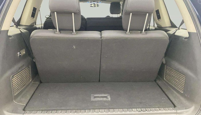 2018 Tata Hexa XT 4X2 7 STR, Diesel, Manual, 1,41,922 km, Boot Inside