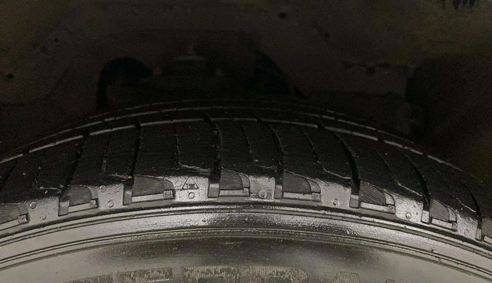 2018 Tata Hexa XT 4X2 7 STR, Diesel, Manual, 1,41,922 km, Left Front Tyre Tread
