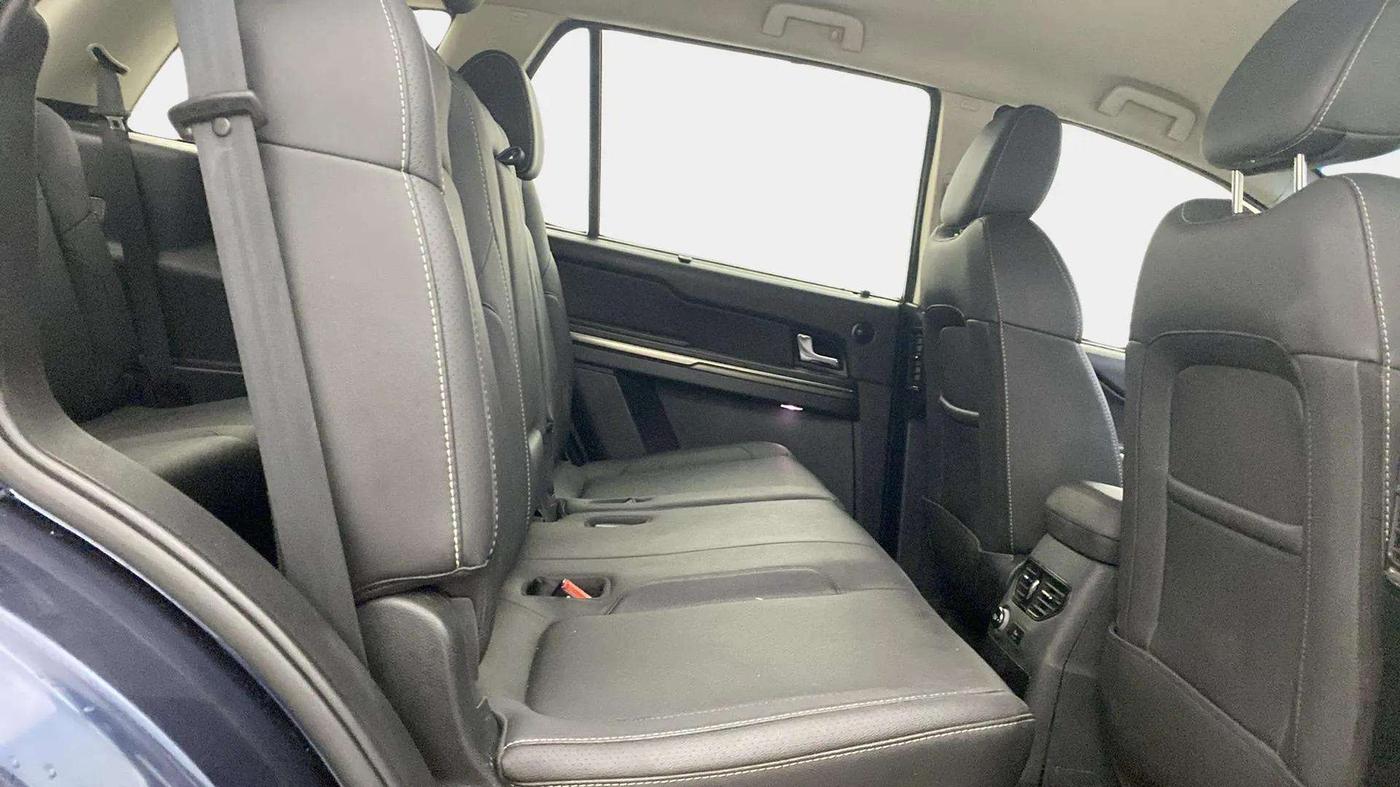 2018 Tata Hexa XT 4X2 7 STR, Diesel, Manual, 1,41,965 km, Right Side Rear Door Cabin