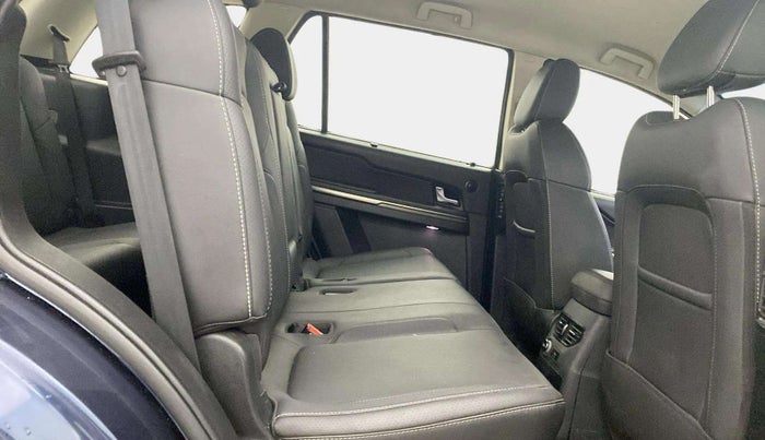 2018 Tata Hexa XT 4X2 7 STR, Diesel, Manual, 1,41,922 km, Right Side Rear Door Cabin