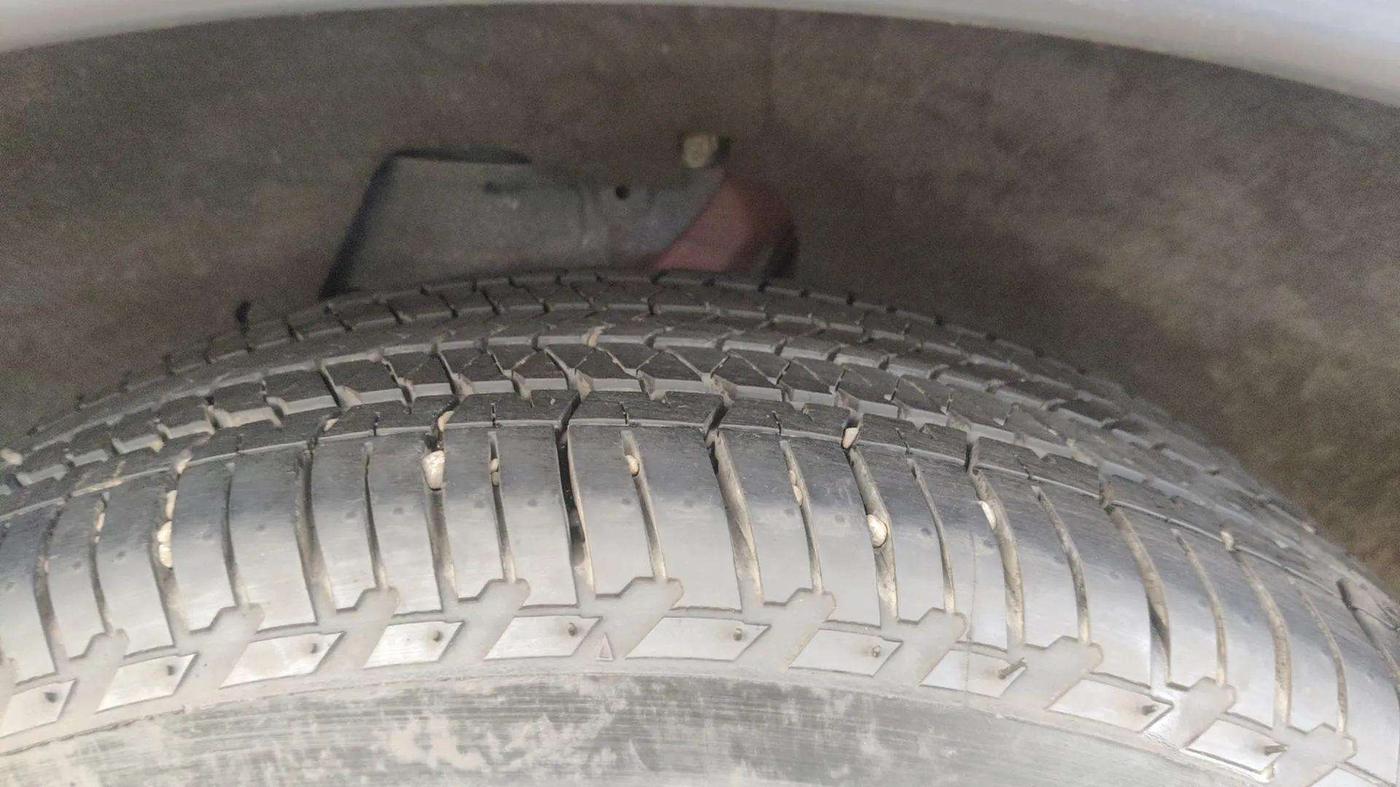2016 Landrover DISCOVERY SPORT HSE, Diesel, Automatic, 43,444 km, Right Rear Tyre Tread